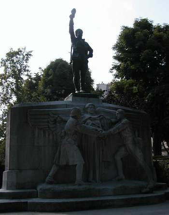Statue honoring Americans who died for France.