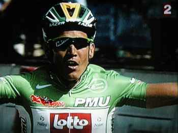 Robbie McEwen wins the final stage of the Tour de France.