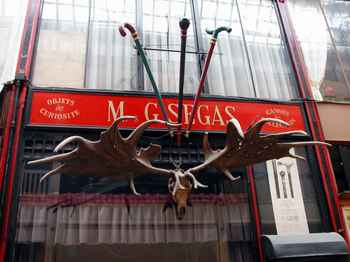 Curiousity shop in Passage Jouffroy.