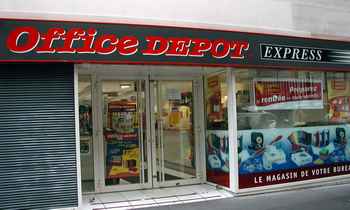 Tiny Office Depot on the Avenue Raymond Poincare.
