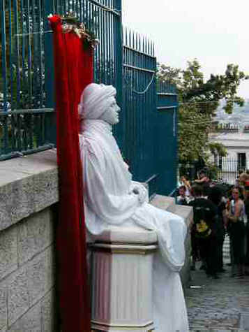 White mime on Montmartre.